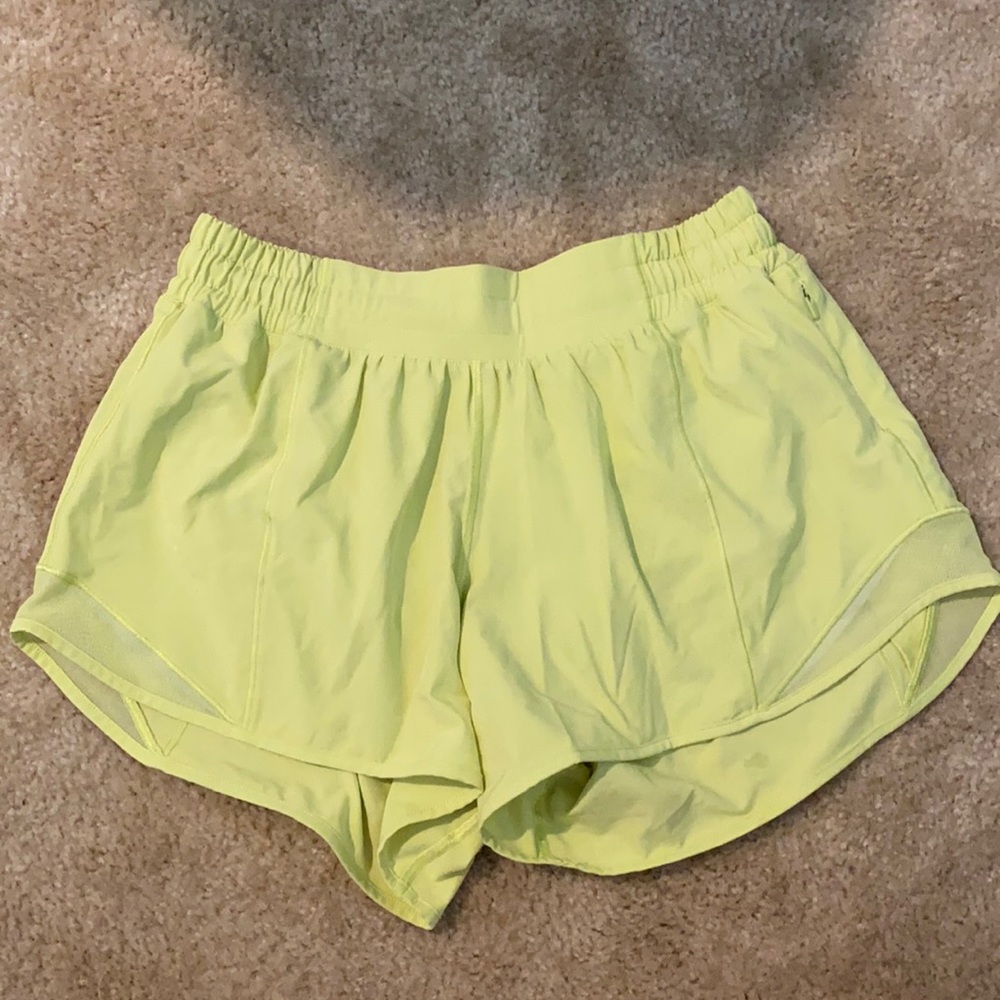 LULULEMON Hotty Hot short 2.5in